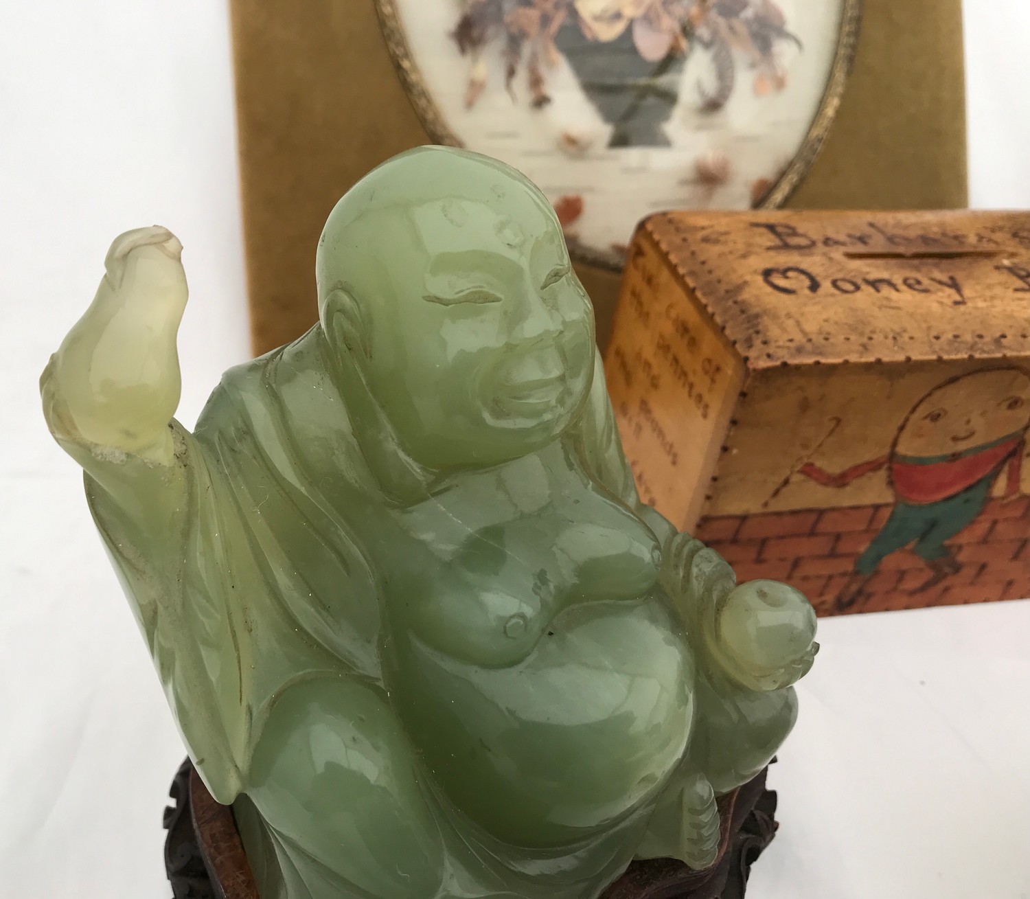 A miscellany comprising a green jade buddha 9cms h, wooden money box, Beswick Red Setter 14cms h, - Image 2 of 6