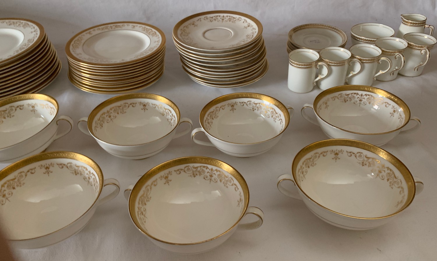 A large quantity of Royal Doulton Belmont pattern dinner service with a part Crescent coffee service - Image 5 of 6