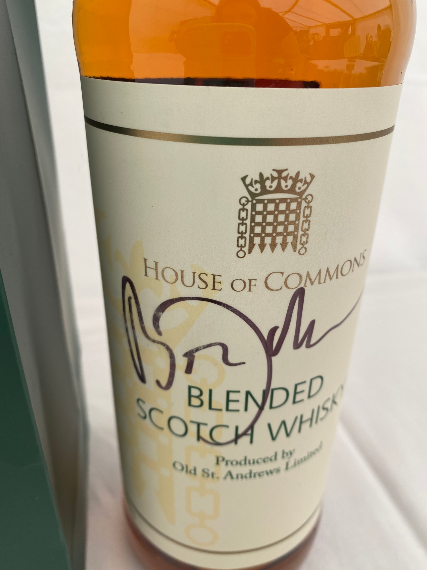 A House of Commons blended Scotch Whisky 70cl signed by Boris Johnson PM in a presentation green - Image 3 of 4
