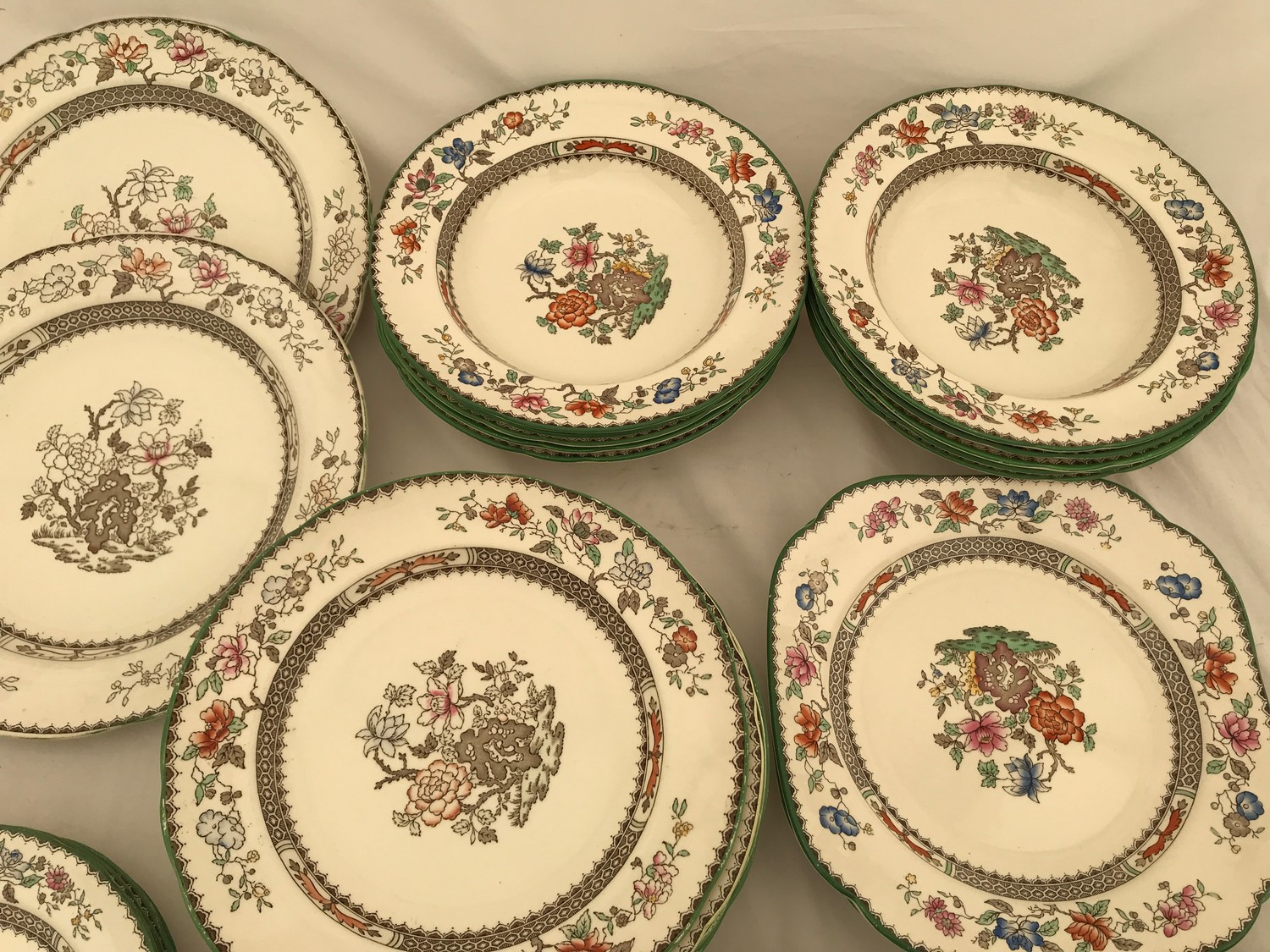 Copeland Spode 'Chinese Rose' patterned dinnerware, 47 pieces comprising 8 dinner plates 27cms d, - Image 6 of 8