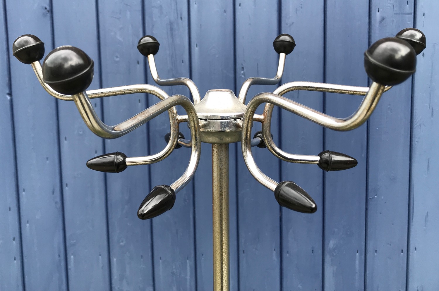 A 1950's chrome Sputnik coat stand. 160 h x 33cms base width.Condition ReportCentral umbrella holder - Image 4 of 4