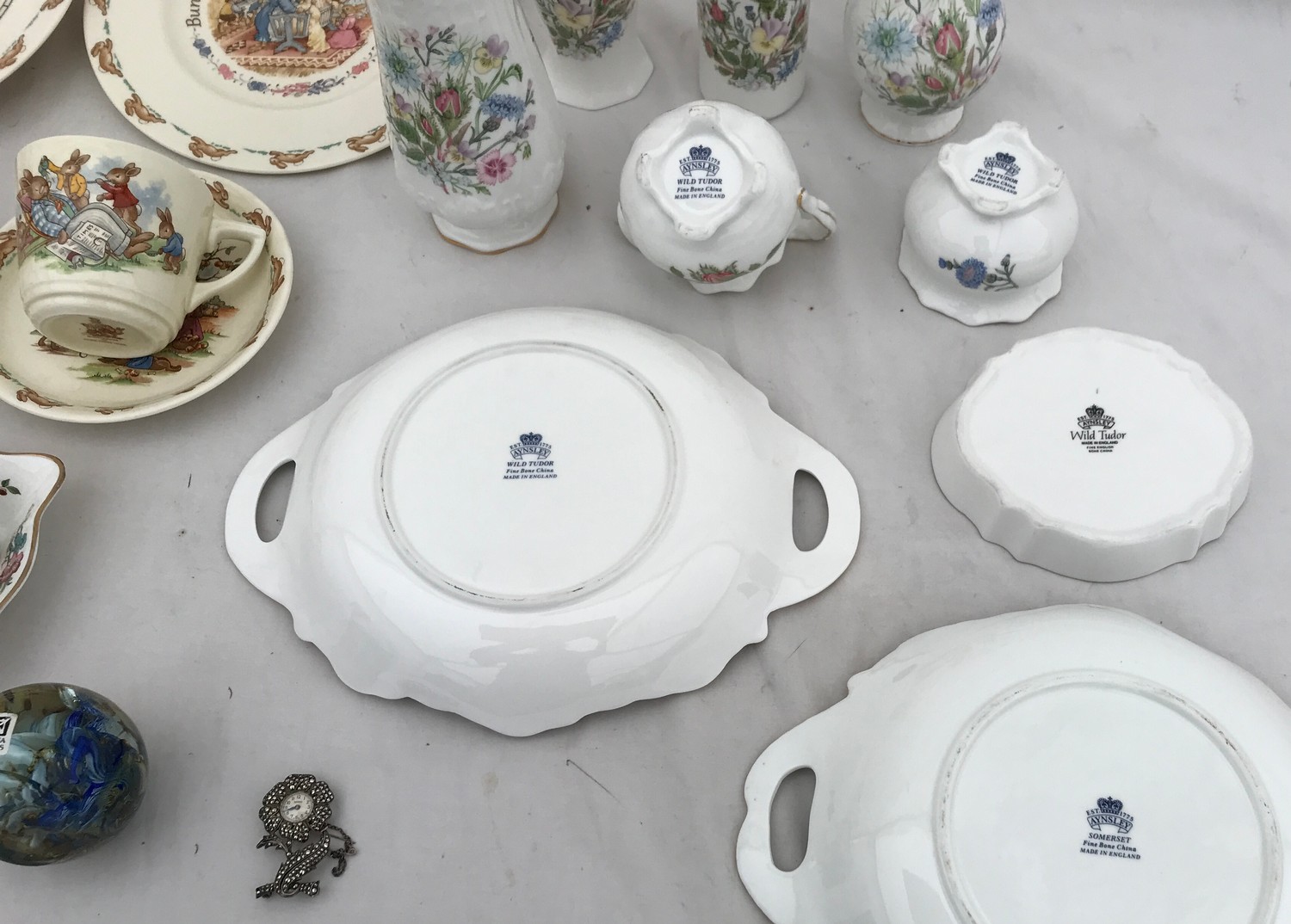 A large collection of pottery to include Royal Doulton "Bramley Hedge": one teapot, milk jug, - Image 5 of 11