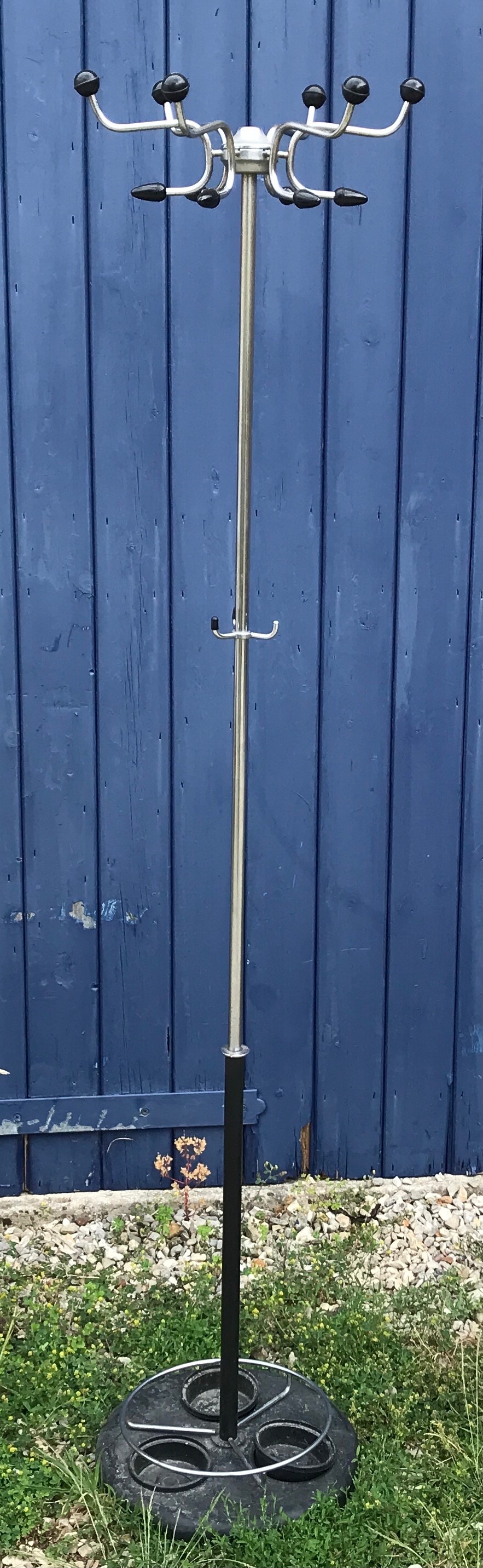 A 1950's chrome Sputnik coat stand. 160 h x 33cms base width.Condition ReportCentral umbrella holder