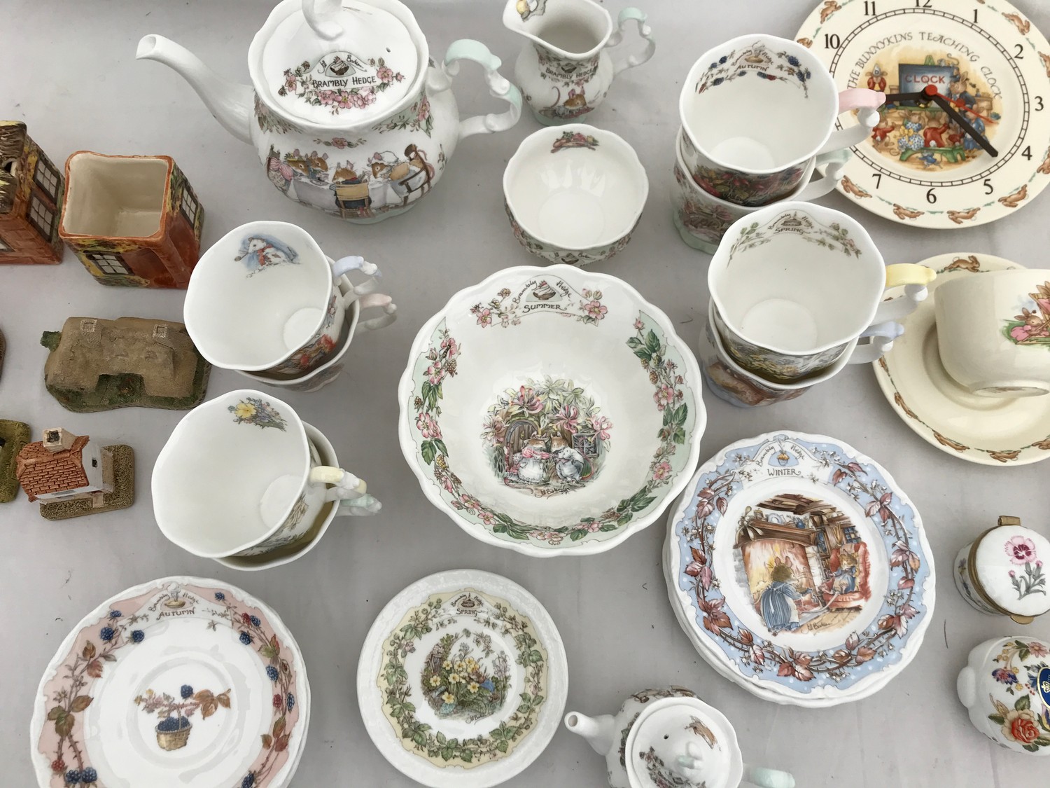 A large collection of pottery to include Royal Doulton "Bramley Hedge": one teapot, milk jug, - Image 7 of 11