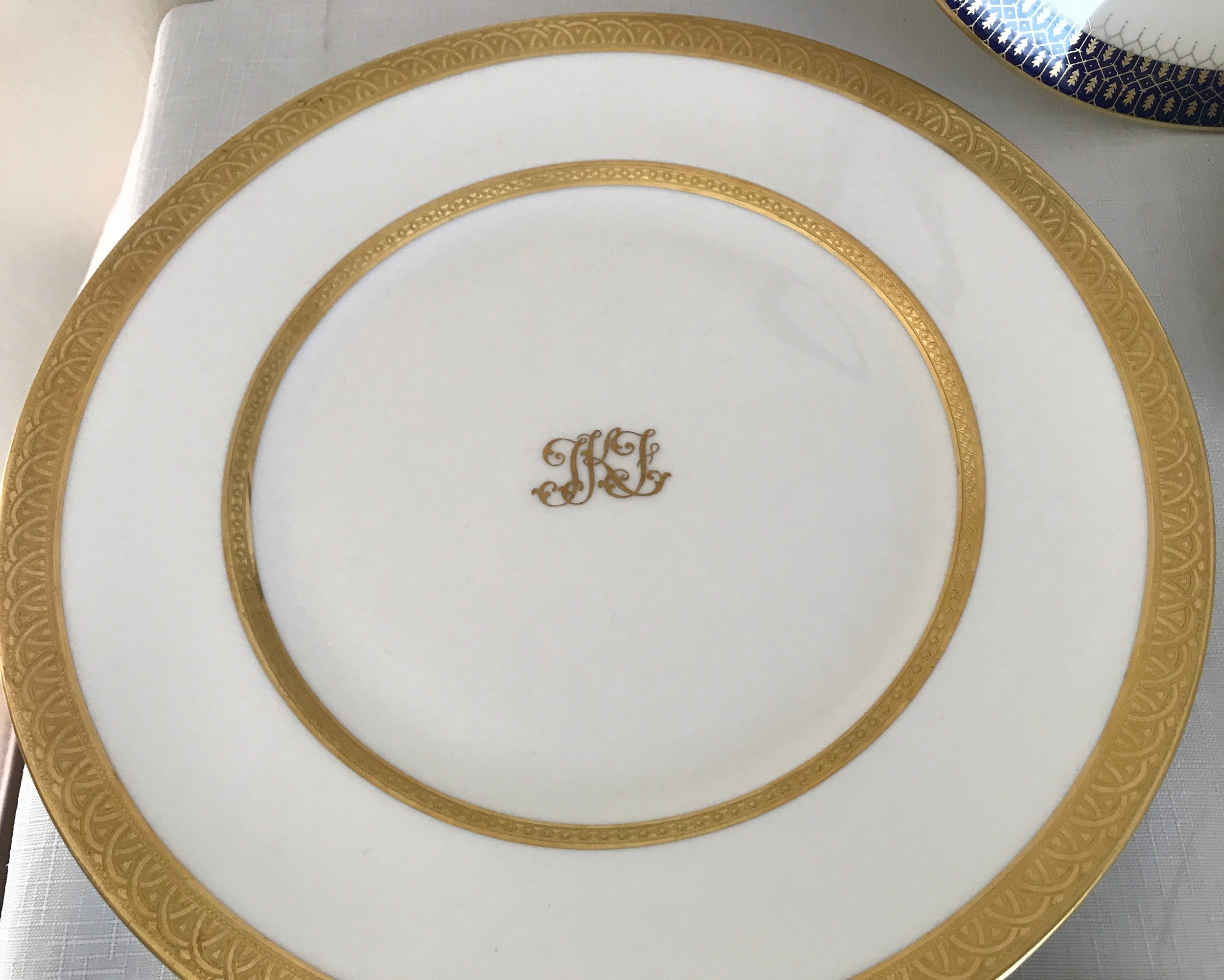 A quantity of tea ware to include 5 Coalport crested plates, 2 chateau, one gold wheat, one - Image 8 of 8