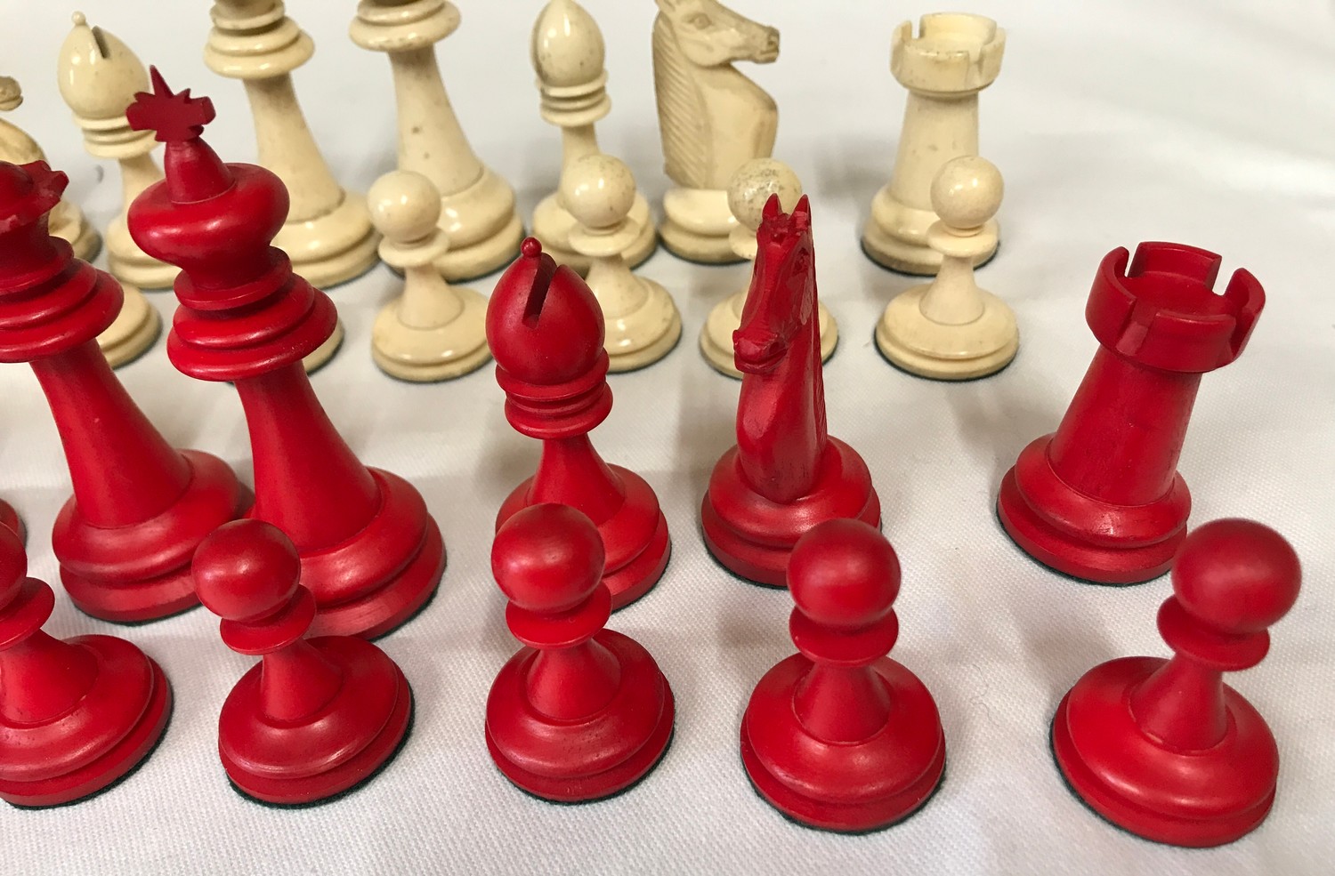 A carved bone red and white chess set. Complete.Condition ReportOne red pawn with glued tip. Overall - Image 5 of 6