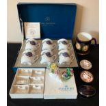 Boxed Royal Worcester chocolate pots, boxed Coalport place name holders, 2 miniature Royal Crown