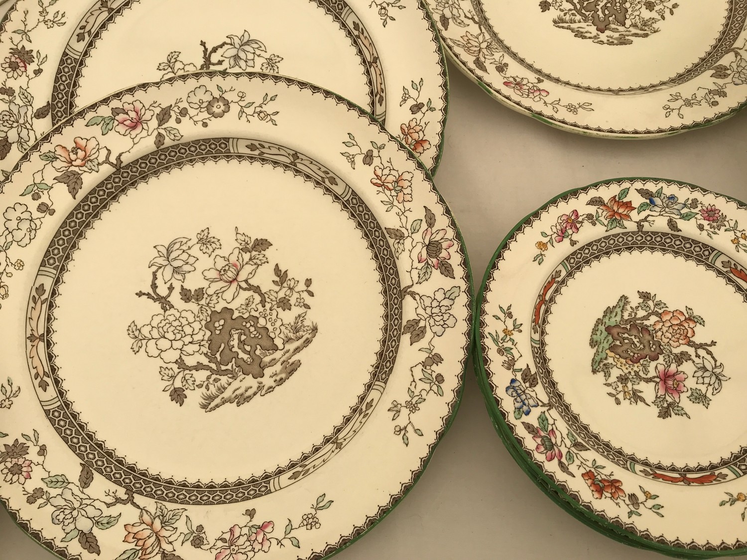 Copeland Spode 'Chinese Rose' patterned dinnerware, 47 pieces comprising 8 dinner plates 27cms d, - Image 4 of 8