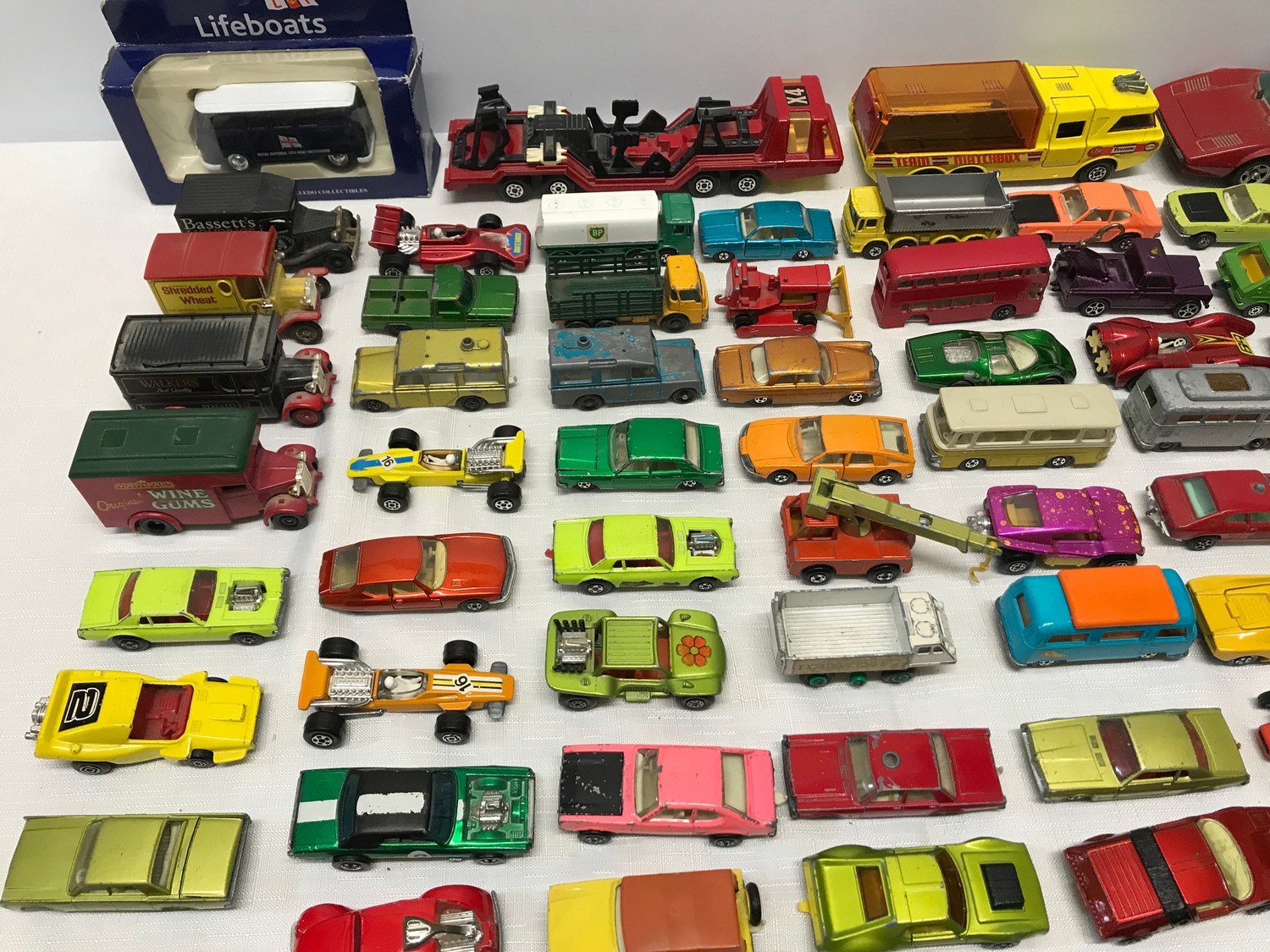 A collection of Matchbox, Lesney diecast model vehicles collection, 3 Corgi, one Dinky and Lone - Image 3 of 6