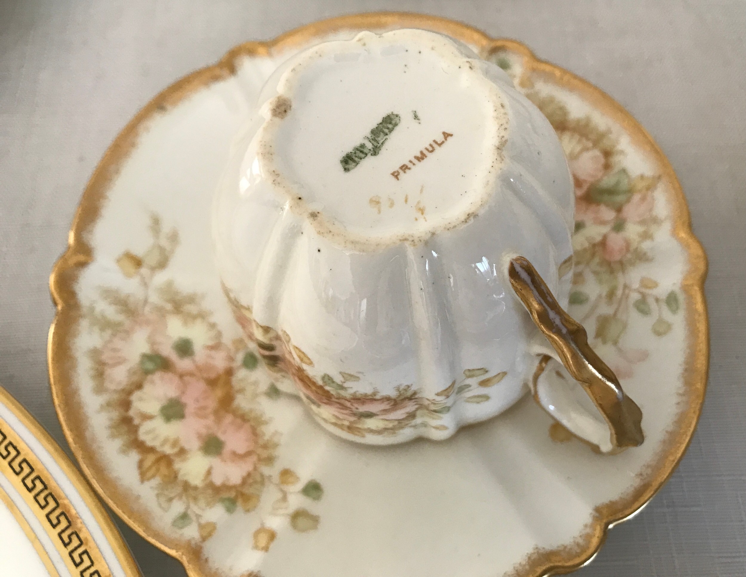 A quantity of tea ware to include 5 Coalport crested plates, 2 chateau, one gold wheat, one - Image 7 of 8