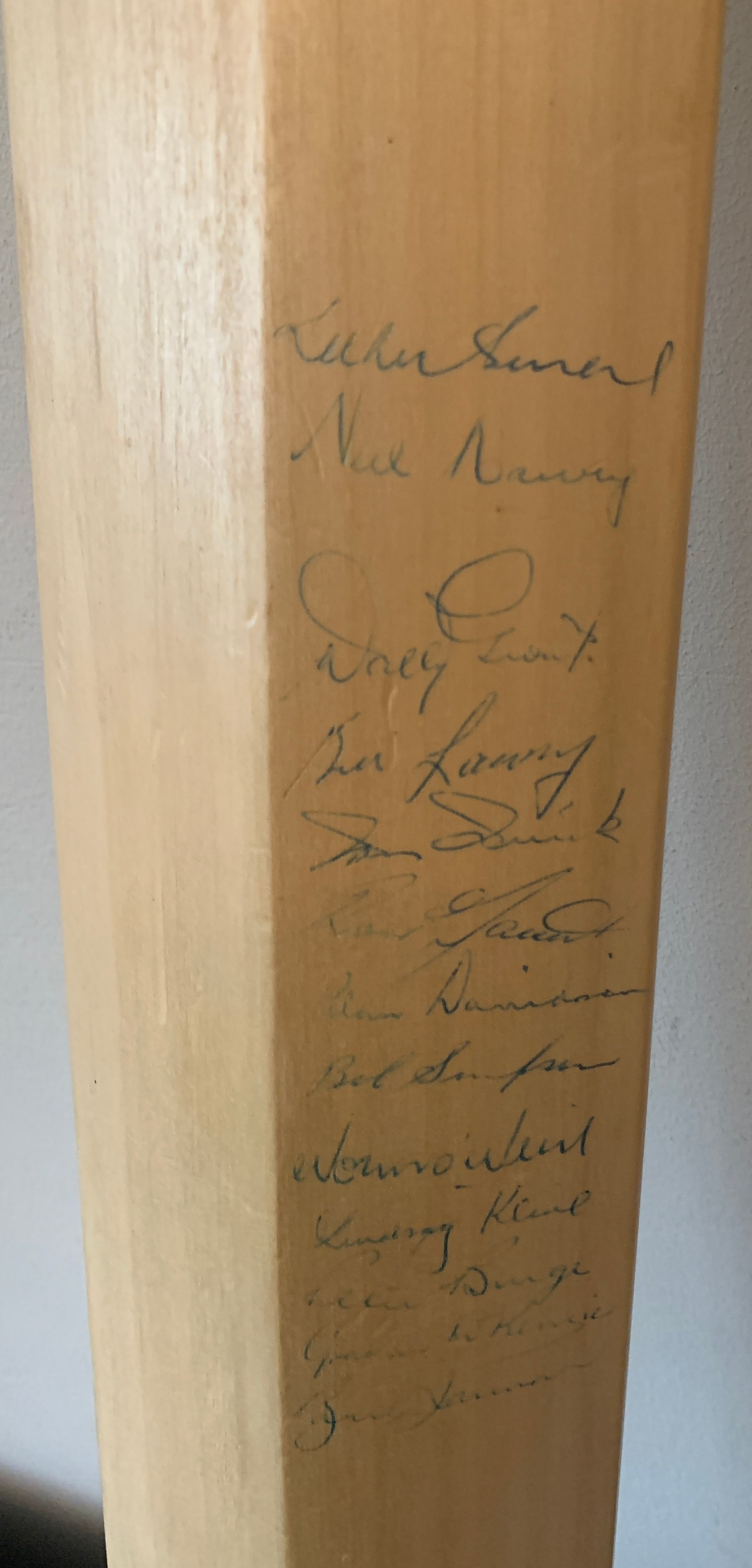 A cricket bat signed by the 1961 Australian Test team to include Richie Bernaud. - Image 3 of 5