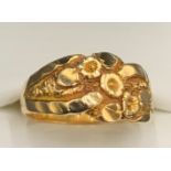 An 18ct gold floral decorated ring. Size O. 6.2gms.Condition ReportGood condition.