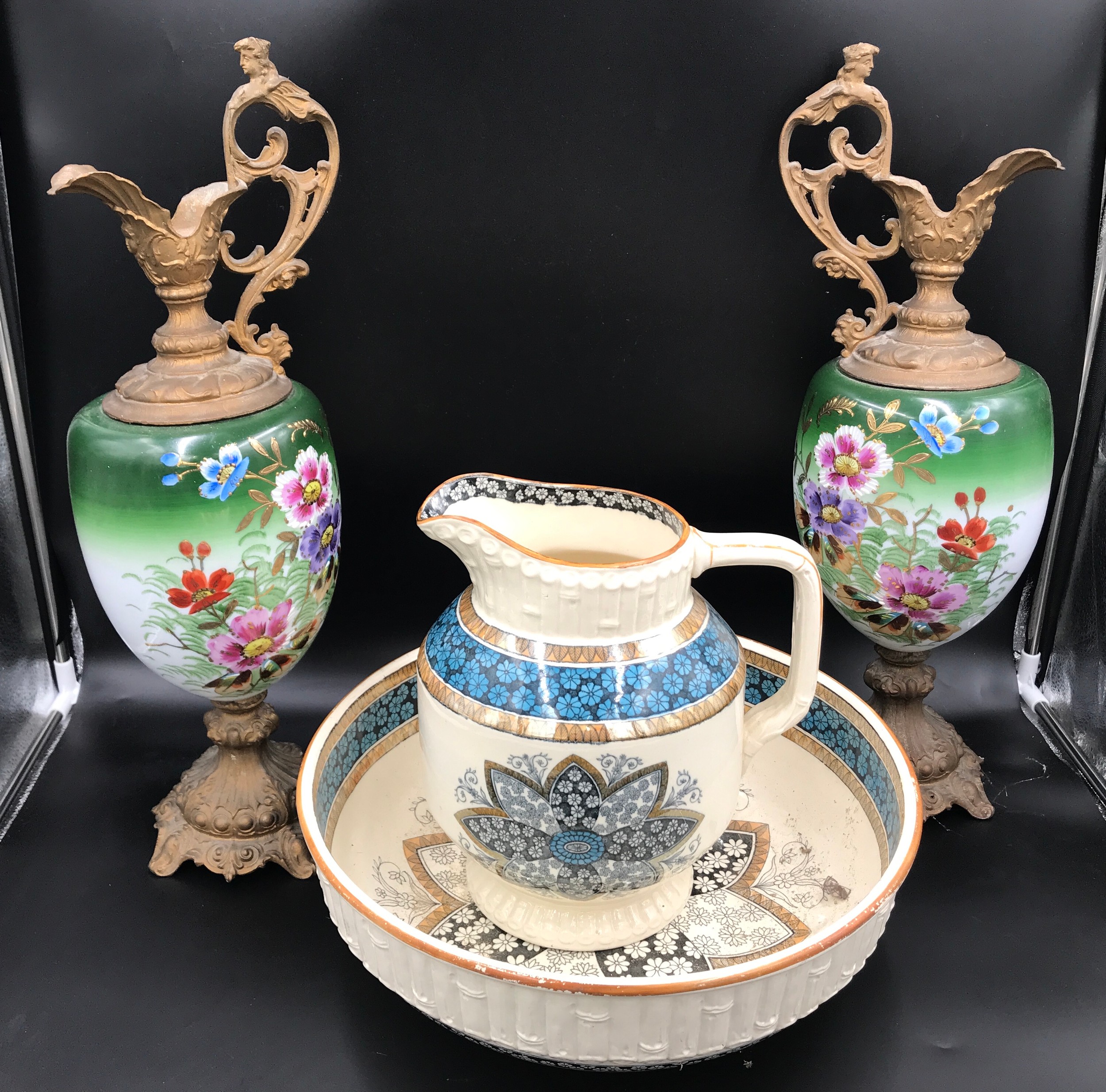 A W.T. Copeland & Sons primrose jug and bowl, jug 28cms h bowl 38cms d together with a pair of