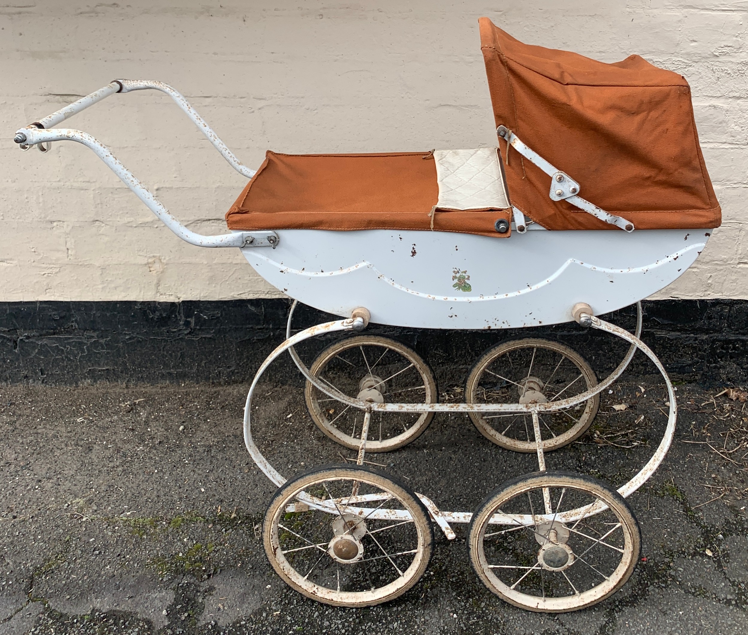 A mid 20thC dolls pram with original cover and hood. 85 l x 85cms h.Condition ReportSome rust to - Image 3 of 3
