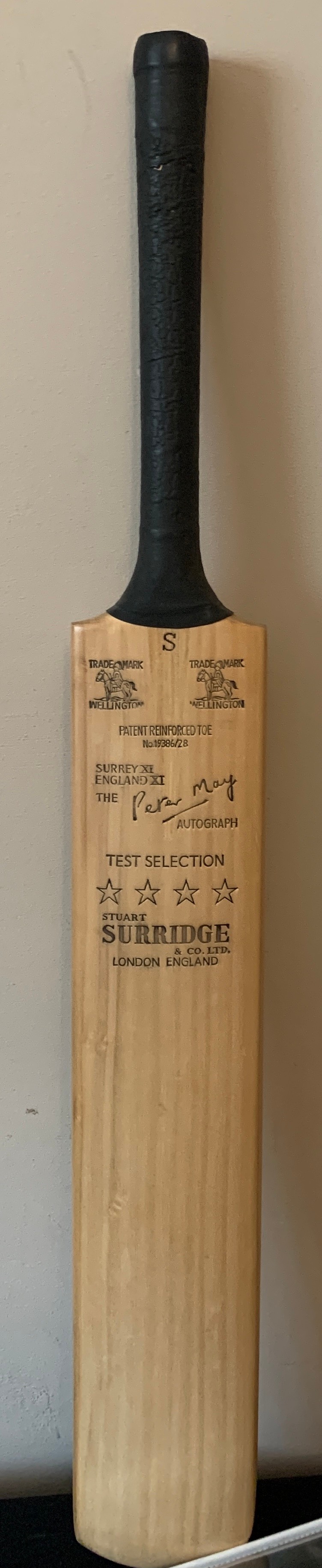 A cricket bat signed by the 1961 Australian Test team to include Richie Bernaud.