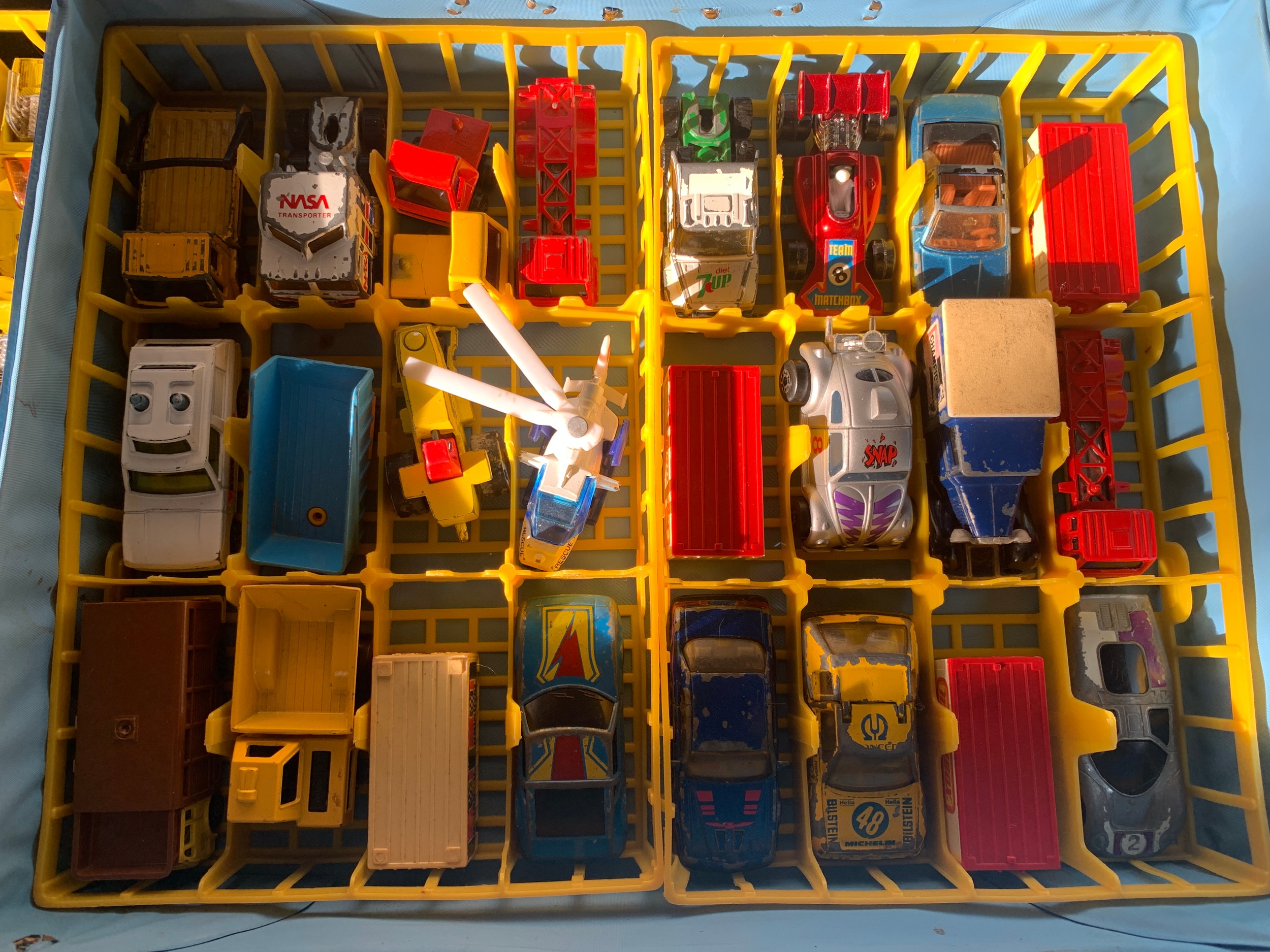 Matchbox carry case and contents.Condition ReportSome play worn. - Image 2 of 4