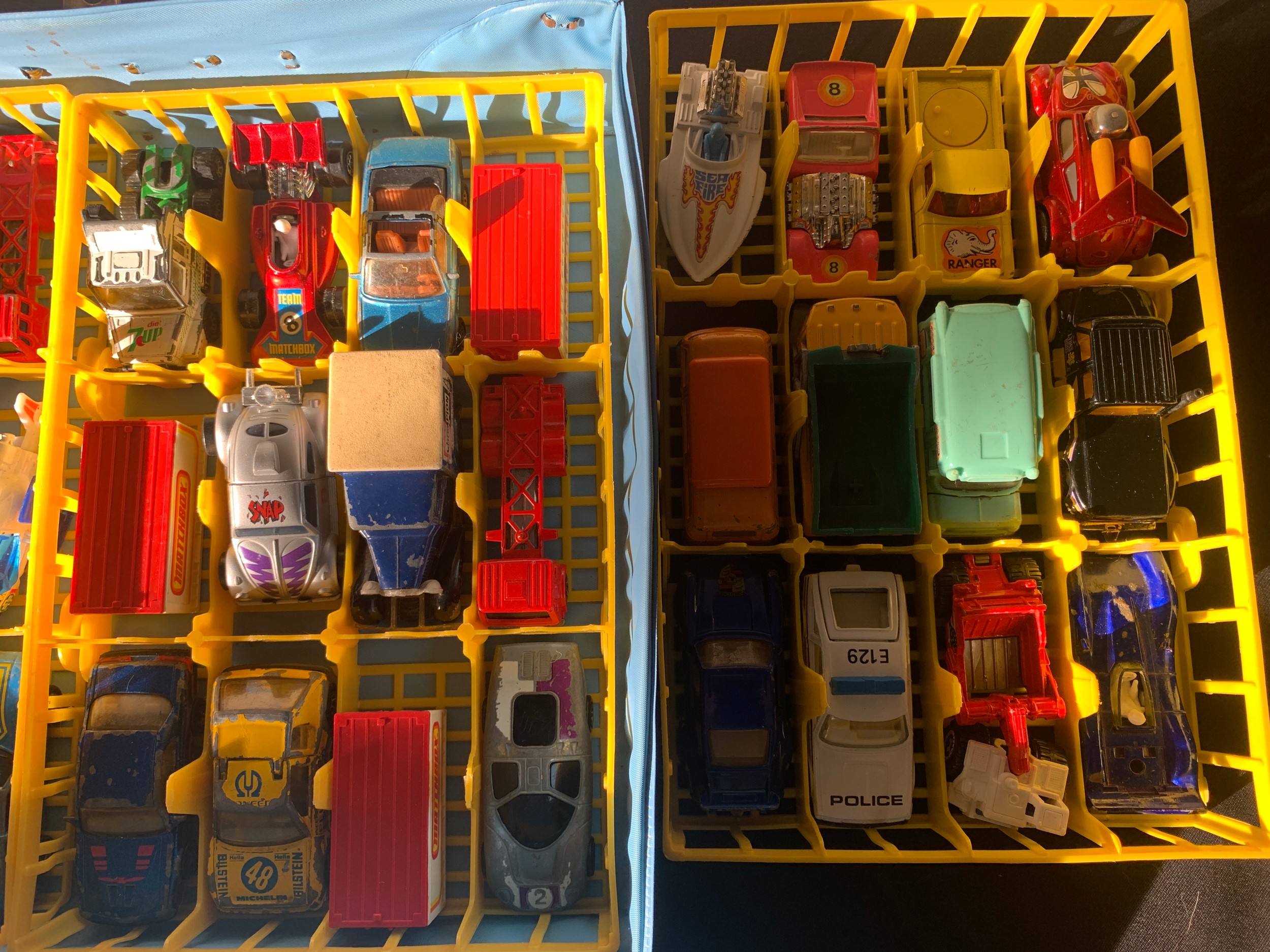 Matchbox carry case and contents.Condition ReportSome play worn. - Image 4 of 4