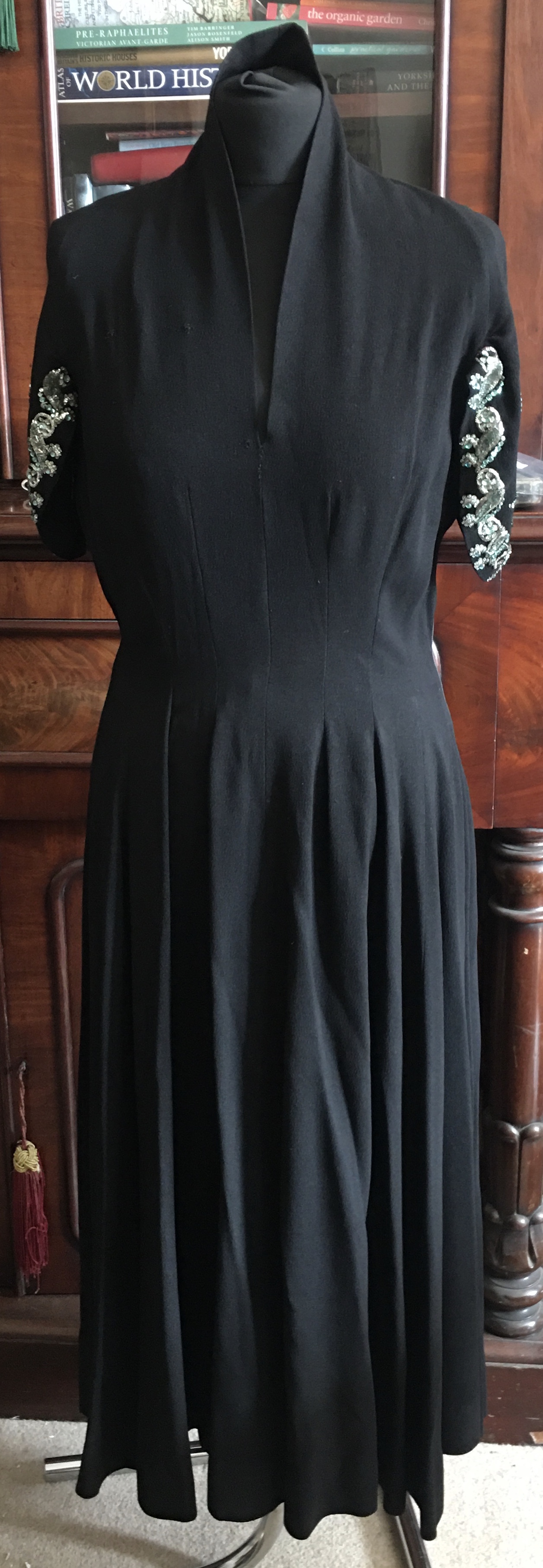 A black 1940’s French crepe dress with silver and turquoise beads and sequins to caped sleeves - Image 3 of 10