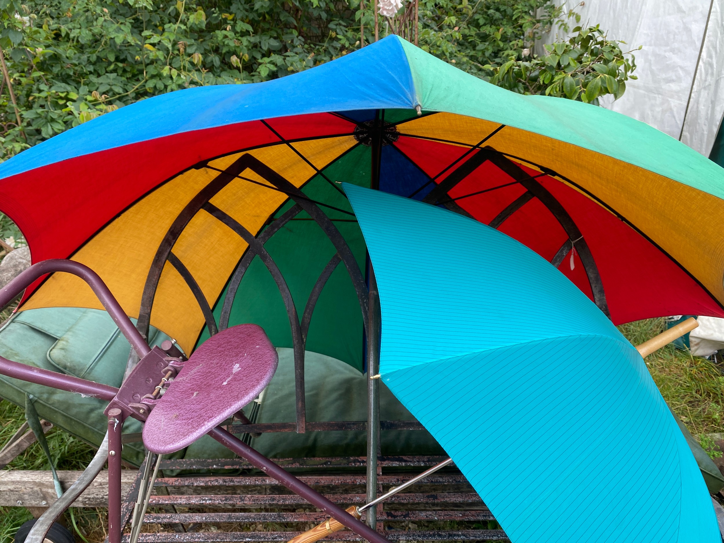 A vintage British made Golfphello umbrella, 4 other umbrellas to include one by Pierre Cardin - Image 3 of 3