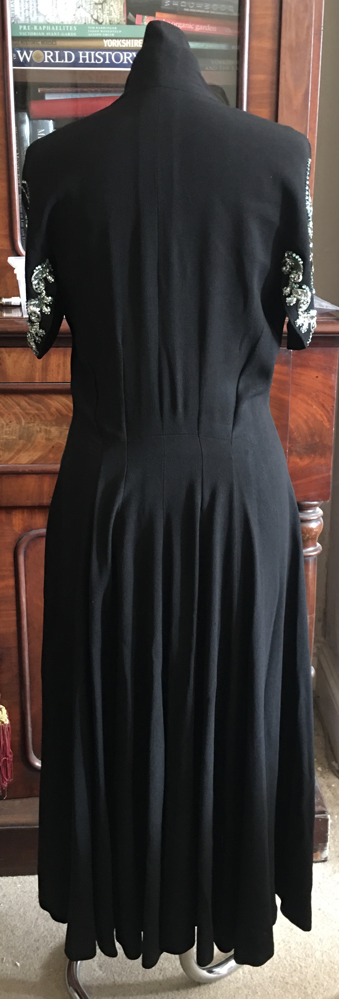 A black 1940’s French crepe dress with silver and turquoise beads and sequins to caped sleeves - Image 4 of 10