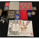 Commemorative coins, jewellery, badges etc to include commonwealth games, 32 coin 1986, Isle of