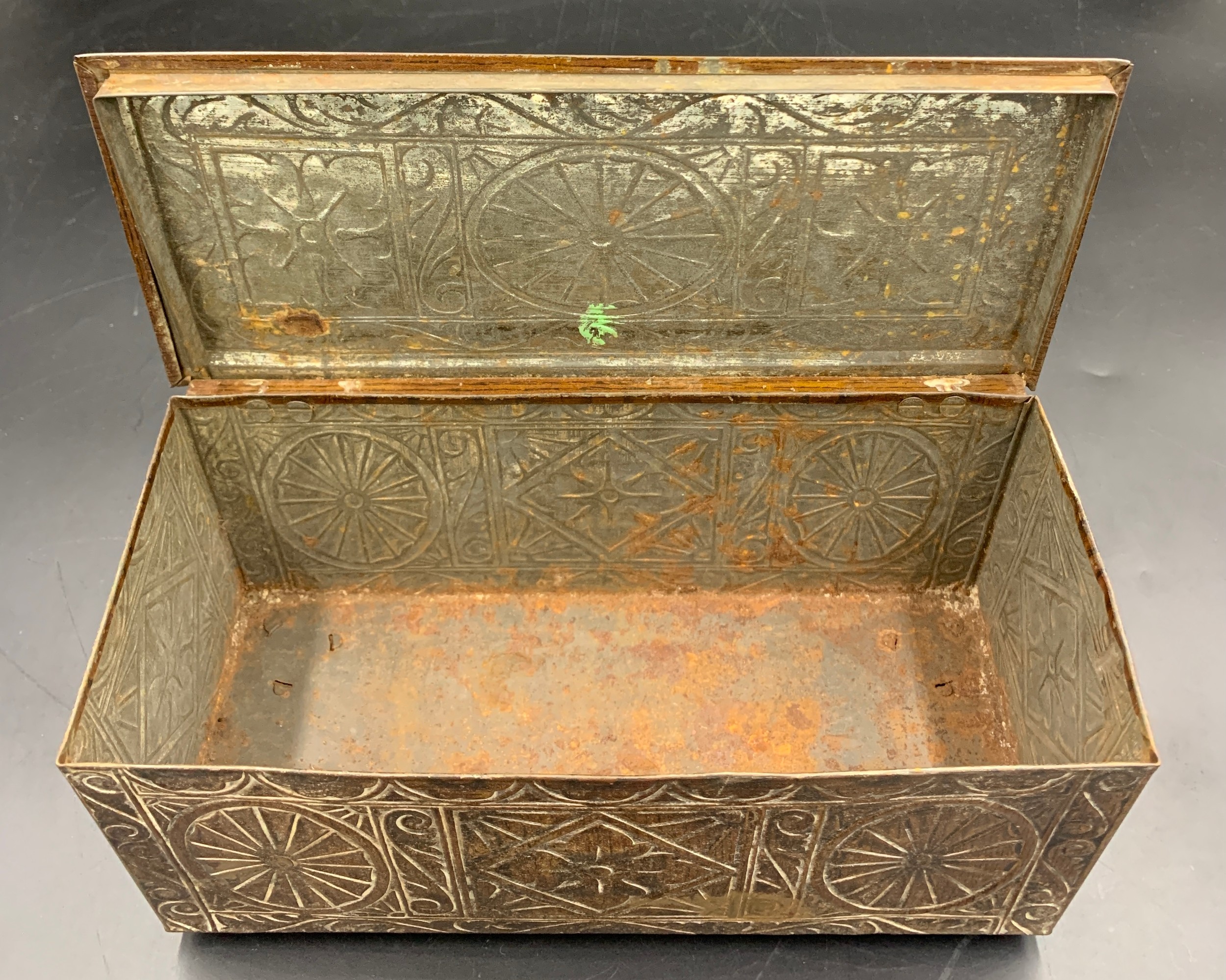 A vintage biscuit tin in the form of a carved oak coffer. 27 x 12 x 12cms h.Condition ReportGood - Image 4 of 6