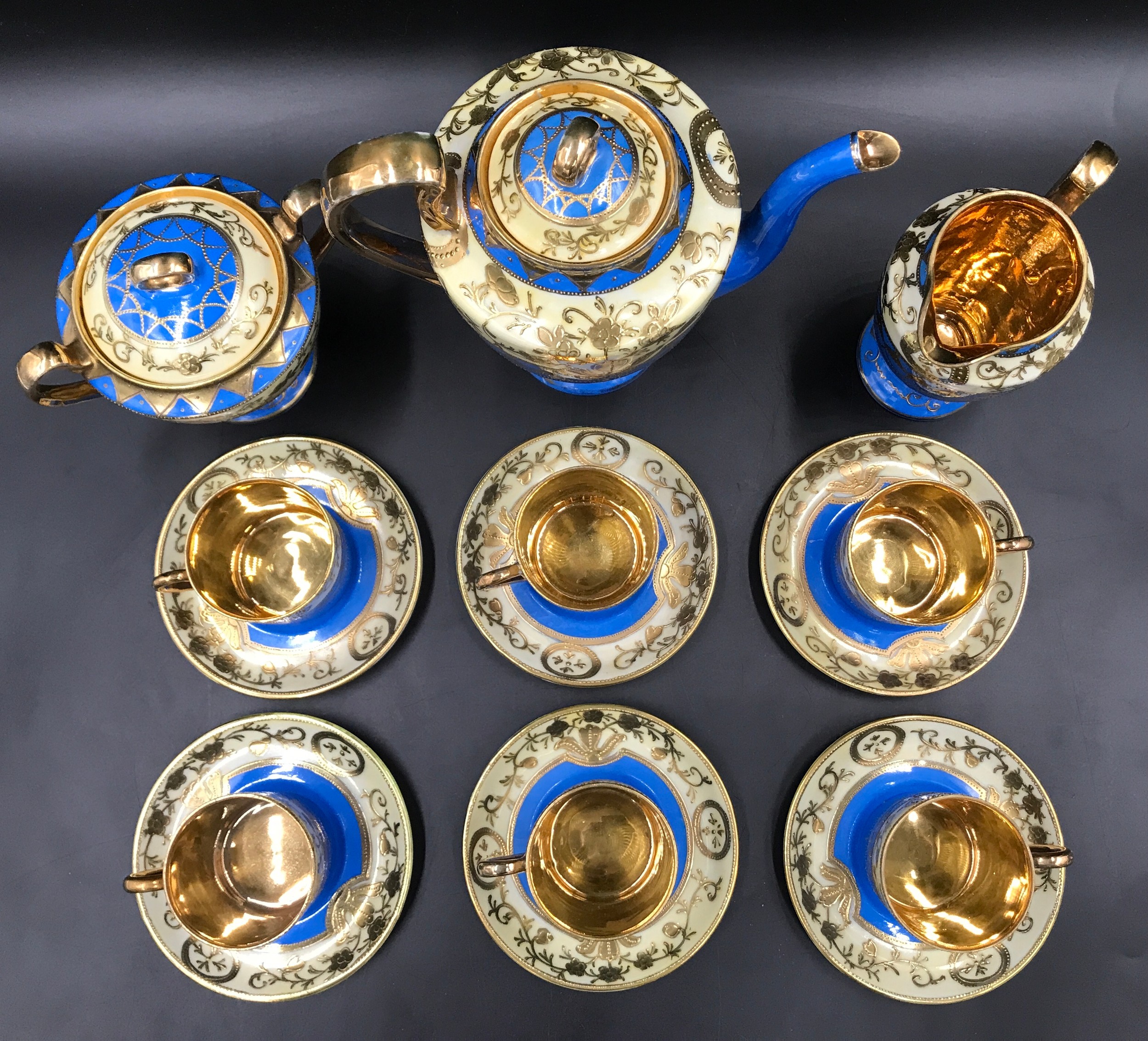 A Japanese Samurai China 15 piece coffee set with blue ground and gilt decoration. Coffee Pot - Image 5 of 6