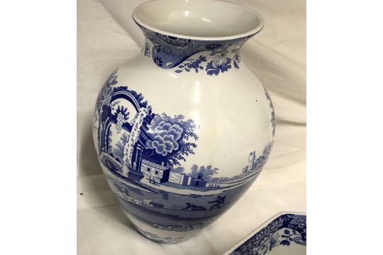 Spode Italian blue and white ware to include lidded jars 22cms, 19cms, 2 x 14cmsh, tall vase 26cms - Image 3 of 6