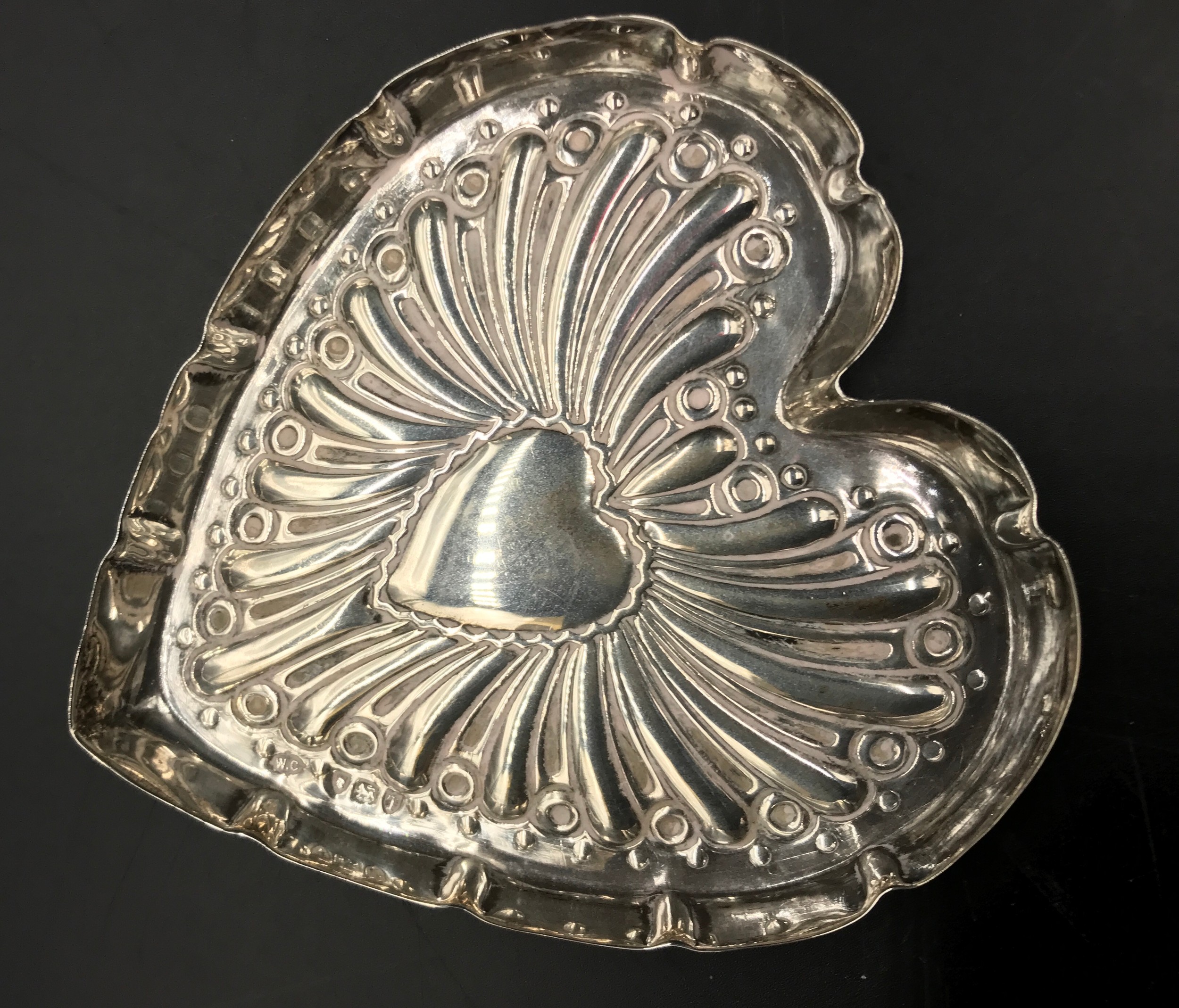 A late Victorian heart shaped dish, London 1894 WC measures 9.5cms w x 10cms h. 40gms.Condition - Image 2 of 2