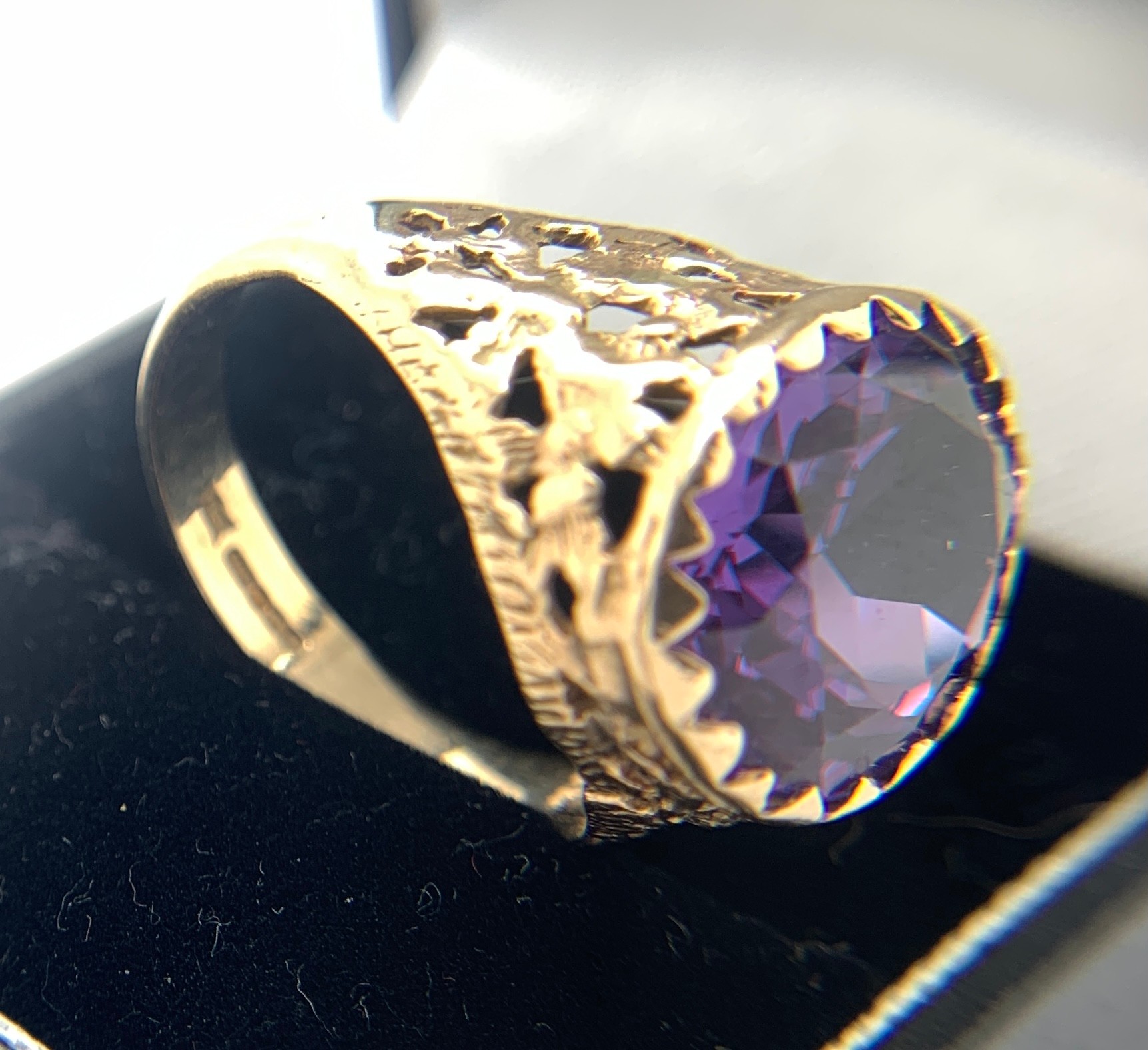 A 9ct gold gem set ring size S. Weight 5.2gms.Condition ReportGood condition. - Image 3 of 4