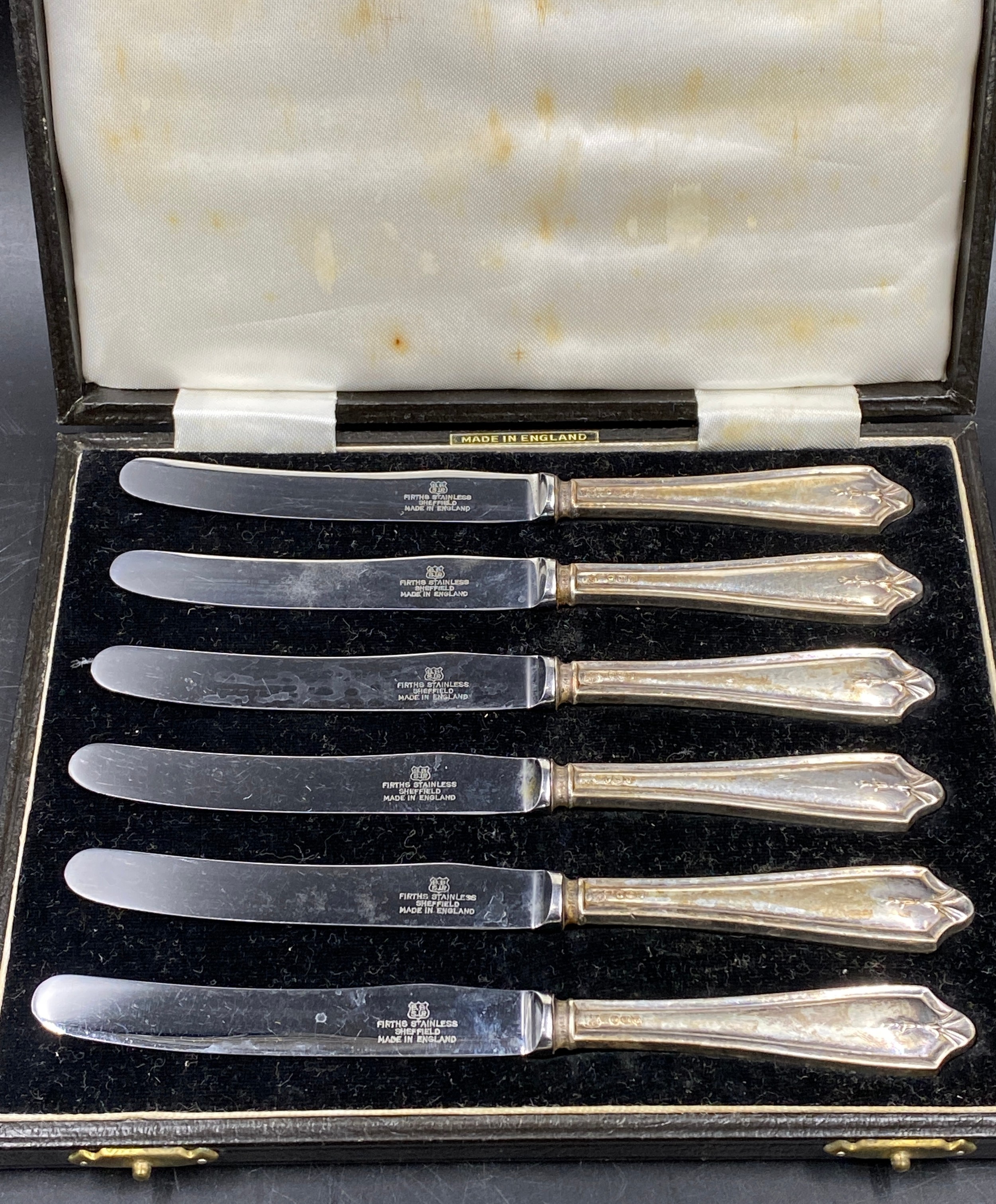 Two cased sets of silver handled fruit knives. Sheffield 1932 and 1934.Condition ReportGood - Image 2 of 6