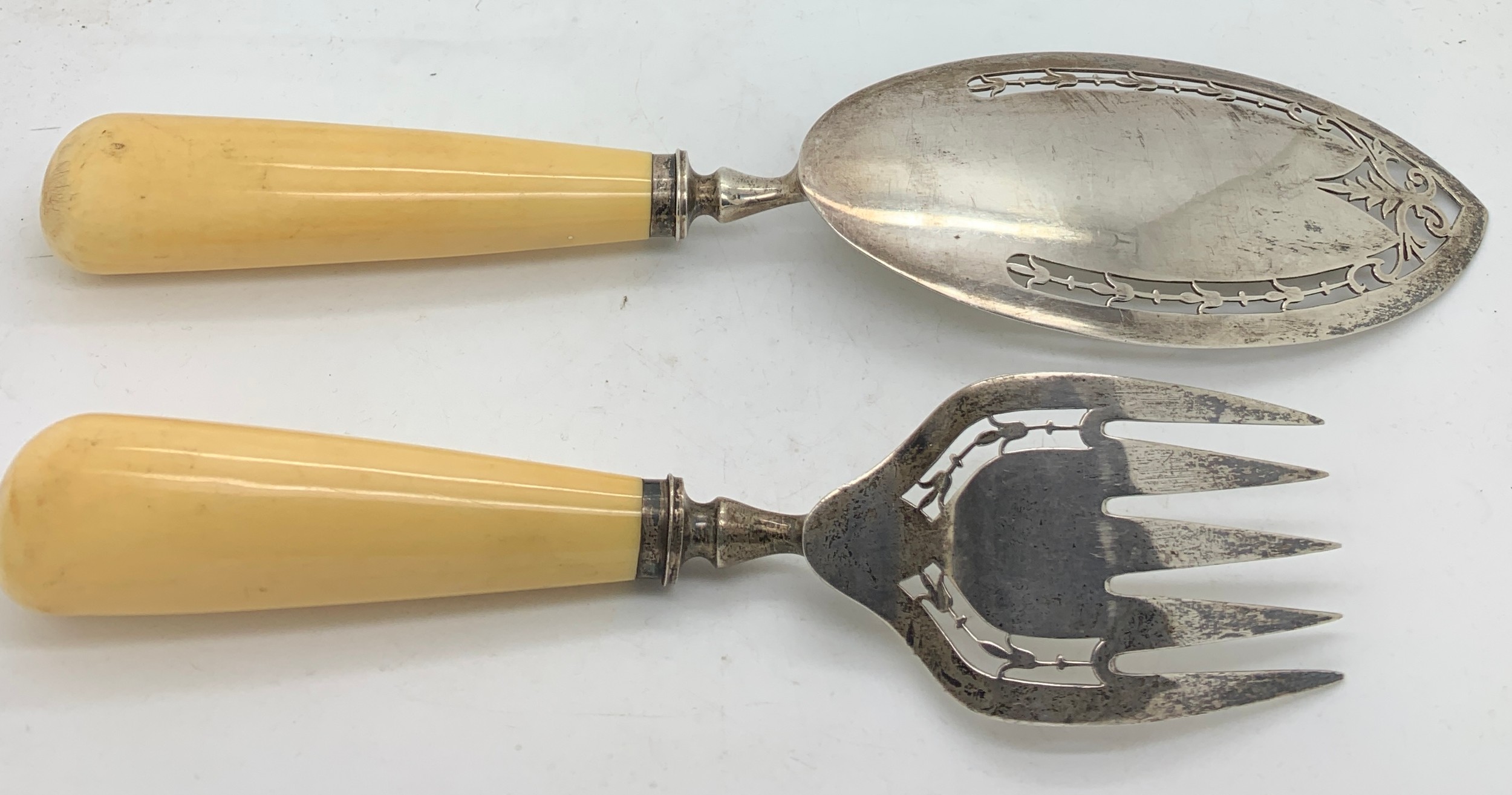 Silver and ivory fish servers Sheffield 1915, maker Walker and Hall.Condition ReportSmall cracks - Image 2 of 3