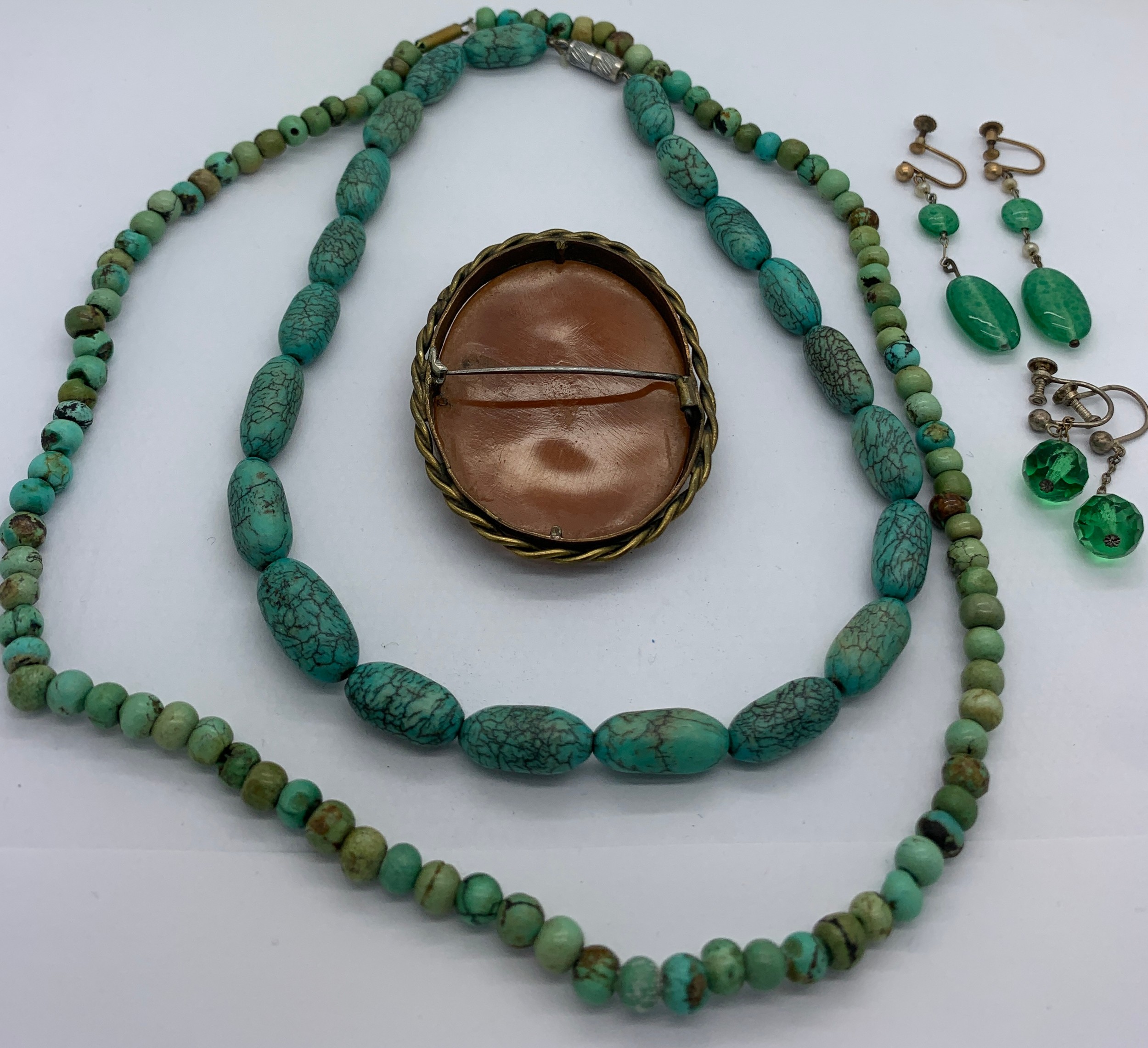 Vintage jewellery to include two turquoise bead necklaces, hallmarked silver clover brooch with gree - Image 3 of 5