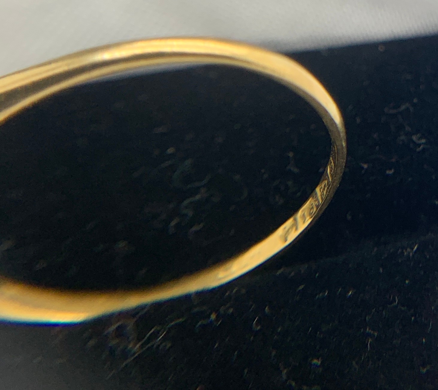 An 18ct gold ring set with 5 diamonds. Size W. weight 3gms.Condition ReportGood condition. - Image 3 of 3