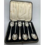 Boxed silver teaspoons Birmingham 1933 maker Barker Brothers Silver Ltd.Condition ReportSpoons in