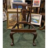 AN IRISH GEORGIAN MAHOGANY CHAIR the back finely carved with a scrolling splat with acanthus and