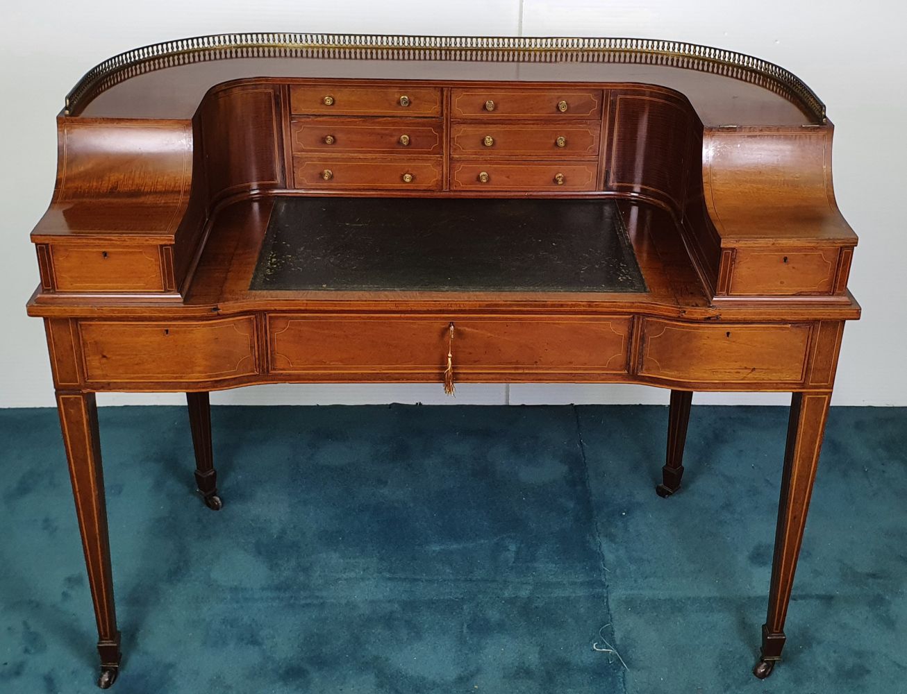 A RARE VERY GOOD QUALITY EDWARDIAN INLAID MAHOGANY CARLTON HOUSE DESK, with raised brass gallery - Image 2 of 7