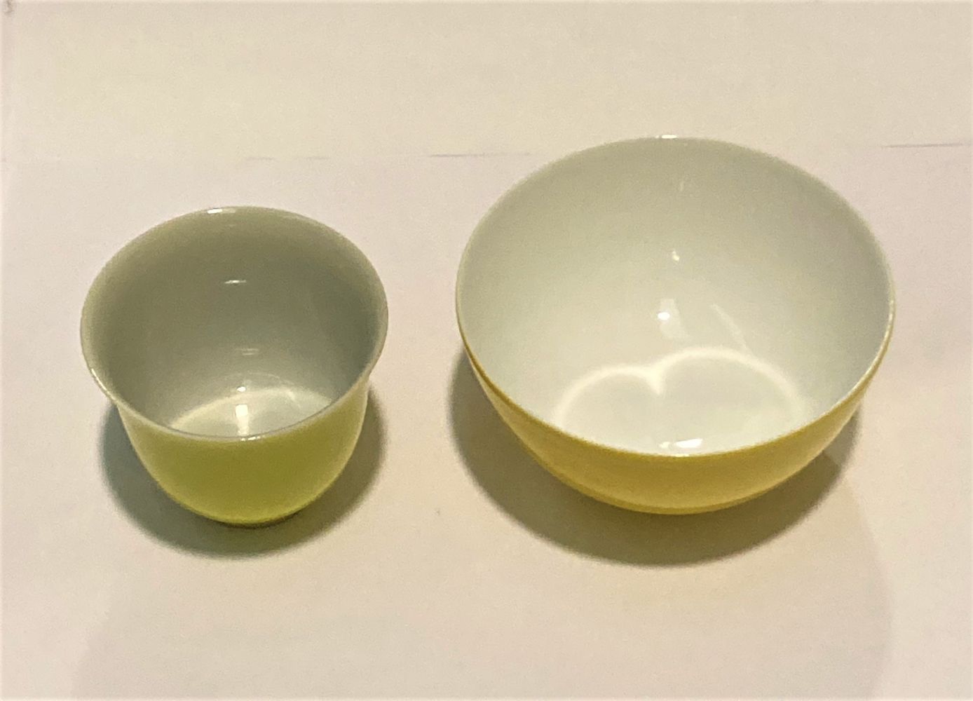A CHINESE PORCELAIN YELLOW GLAZED TEA BOWL AND SAUCER, both with six character to base, saucer - Image 3 of 12