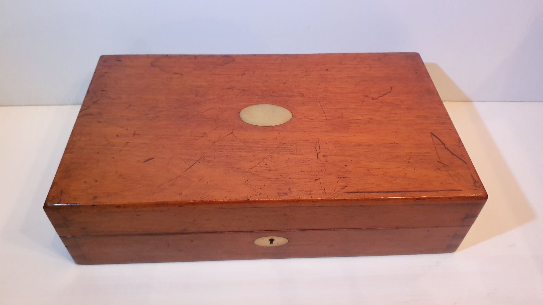 A RARE 19TH CENTURY MAHOGANY GAMES BOX, including contents, with chess, draughts, 3 board games - Image 2 of 5