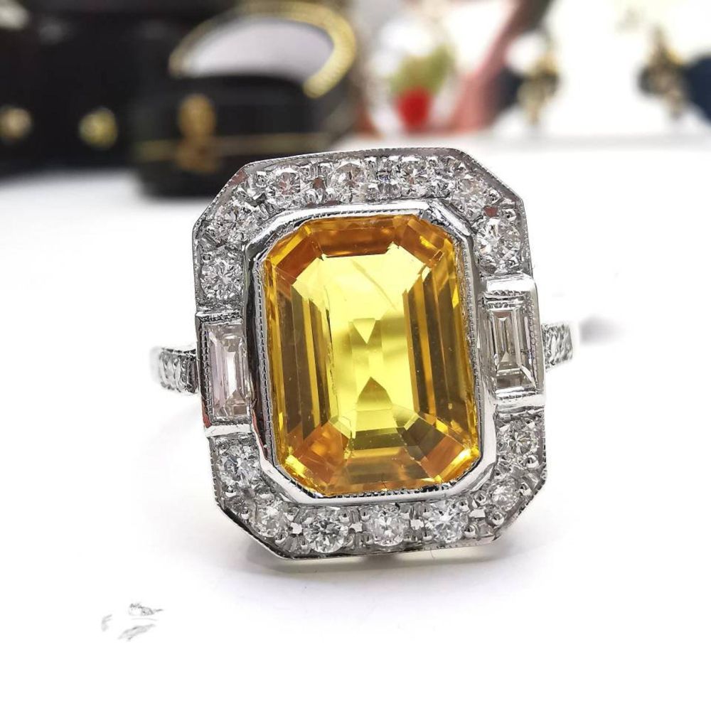 A STUNNING VINTAGE PLATINUM YELLOW CUSHION CUT SAPPHIRE & DIAMOND RING, the beautiful piece features