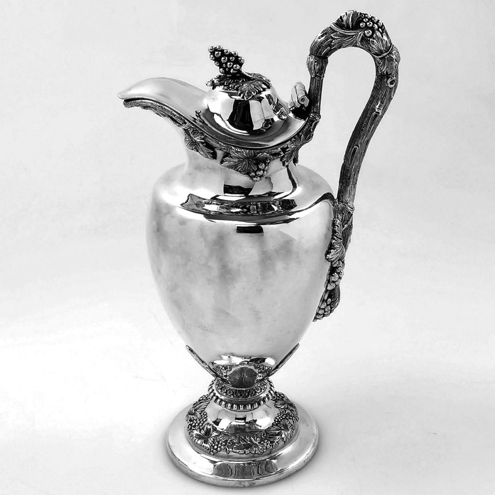 A WILLIAM IV STERLING SILVER CLARET JUG / WINE DECANTER, Dublin, Ireland, 1832 Weight – 934g / 30.