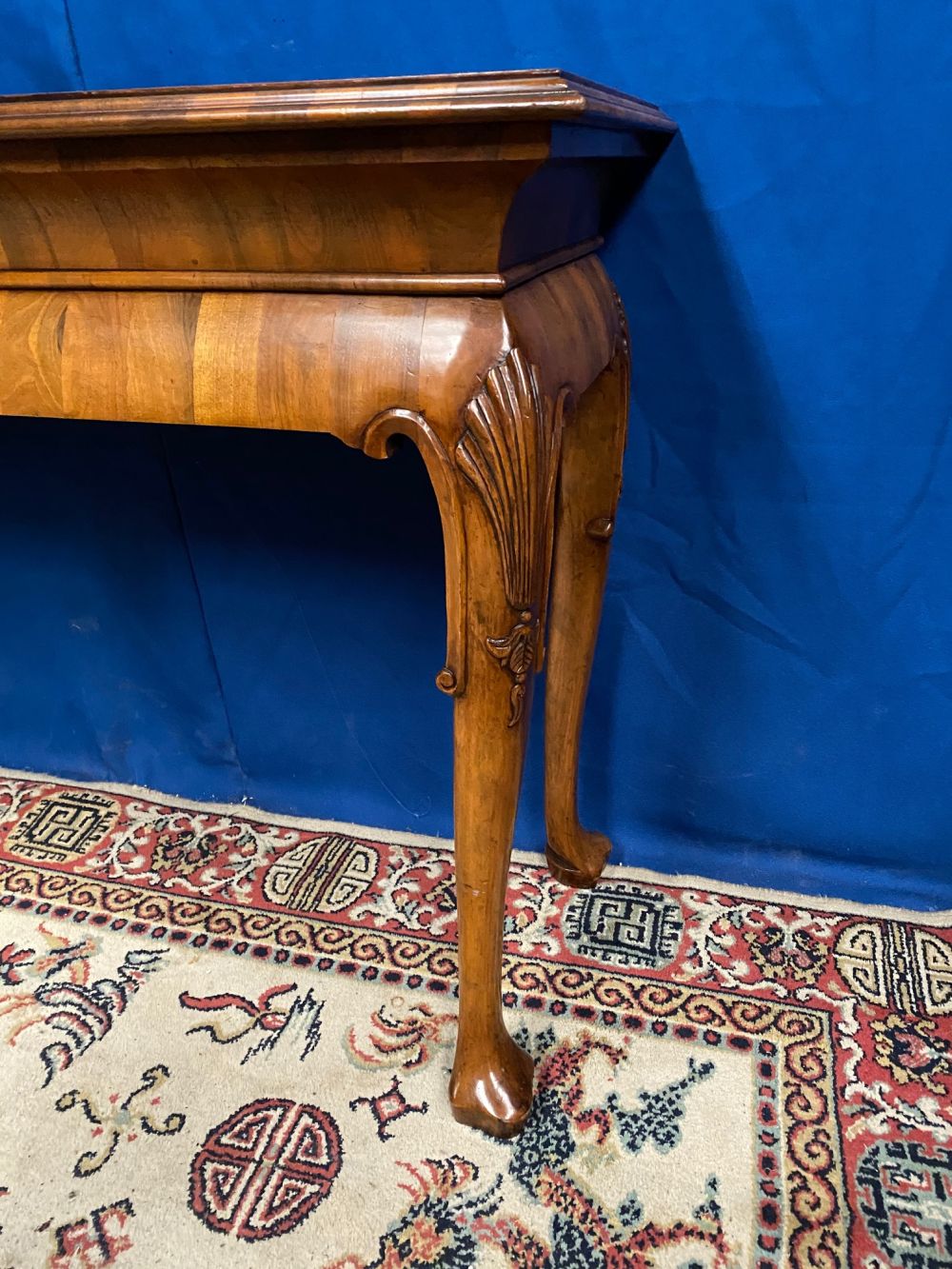 A VERY FINE GEORGE I STYLE WALNUT CONSOLE / HALL / SERVER TABLE, with cross-banded rectangular top - Image 6 of 9