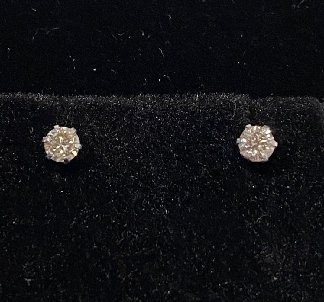 A PAIR OF 14CT WHITE GOLD DIAMOND STUD EARRINGS, the diamonds weigh .45ct in total, and are very