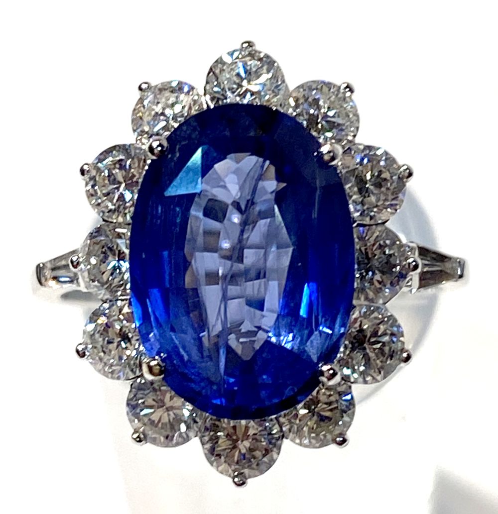 A STUNNING 18CT WHITE GOLD CEYLON SAPPHIRE & DIAMOND CLUSTER RING, with tapered baguette cut - Image 2 of 5