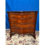 A FINE MAHOGANY SERPENTINE SHAPED CHEST, with brush slide over four graduated drawers each with
