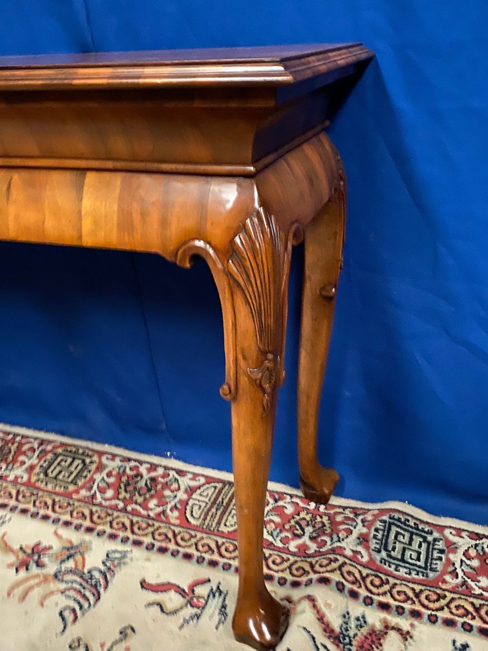 A VERY FINE GEORGE I STYLE WALNUT CONSOLE / HALL / SERVER TABLE, with cross-banded rectangular top - Image 4 of 9