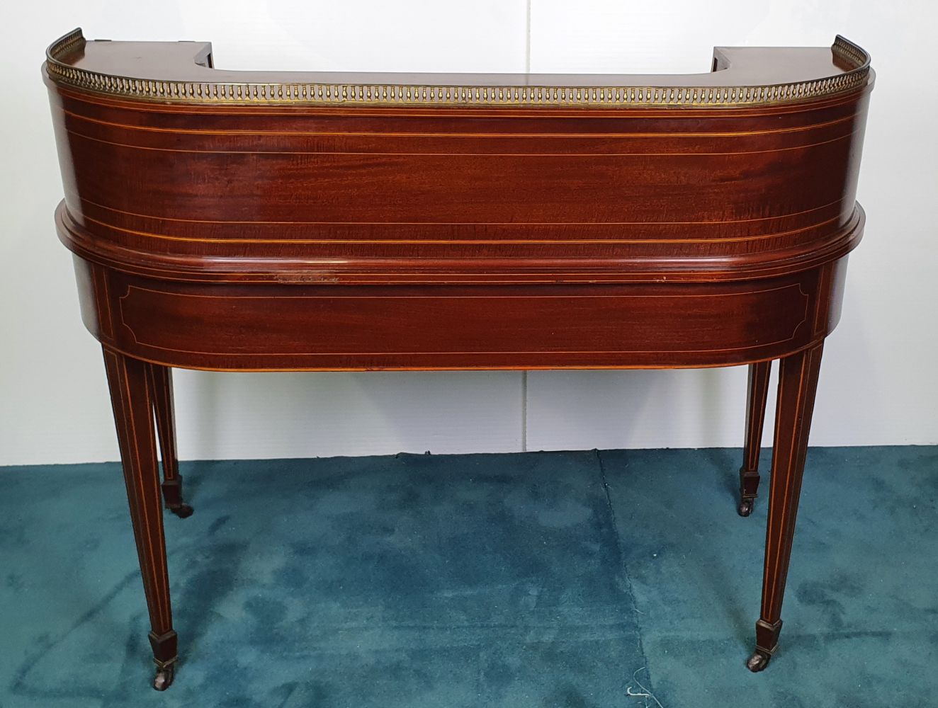 A RARE VERY GOOD QUALITY EDWARDIAN INLAID MAHOGANY CARLTON HOUSE DESK, with raised brass gallery - Image 7 of 7