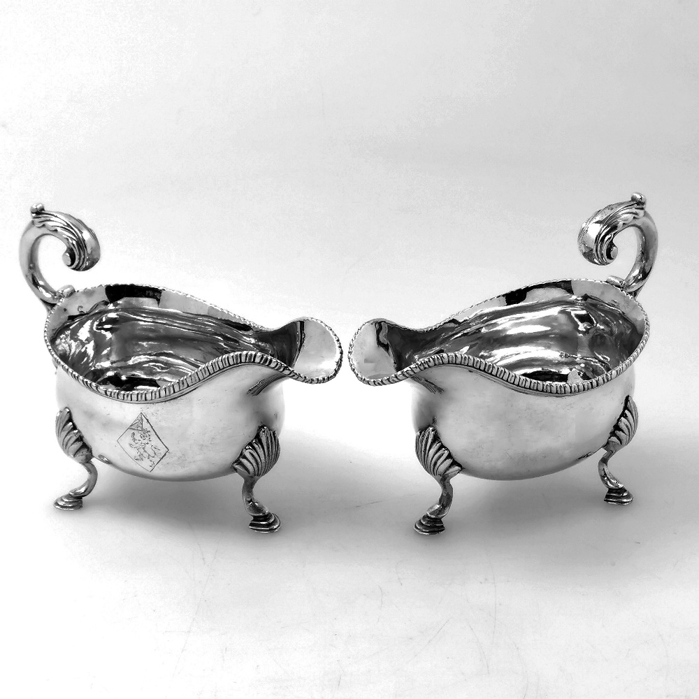 A PAIR OF GEORGE III / 18TH CENTURY SAUCE BOATS / GRAVY JUGS, Lon - Image 2 of 5