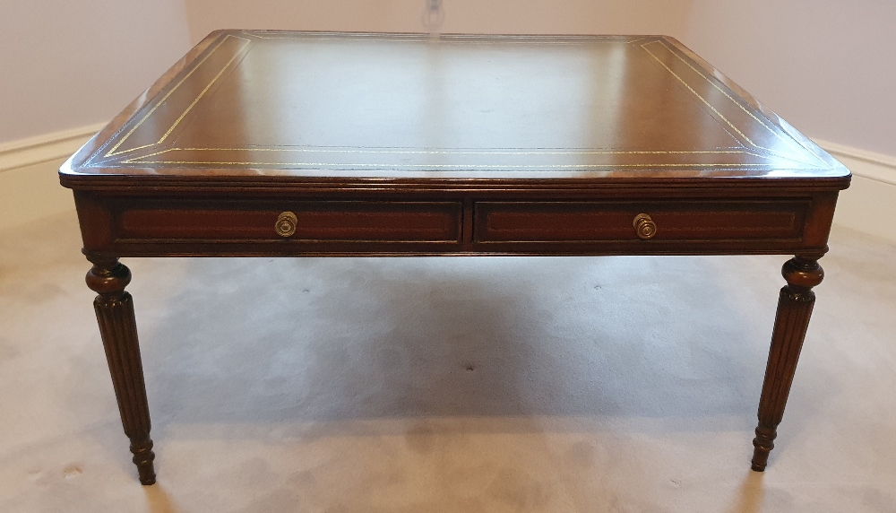 A VERY FINE WILLIAM IV STYLE 20TH CENTURY MAHOGANY COFFEE TABLE,