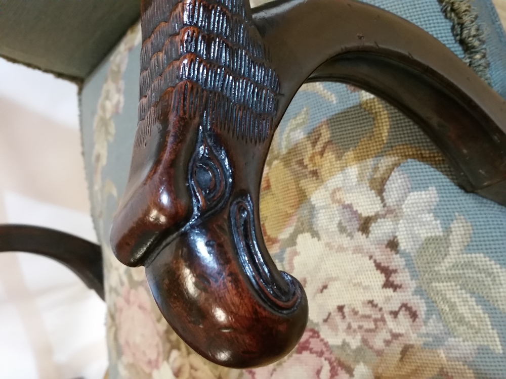 A VERY FINE 19TH CENTURY IRISH CARVED MAHOGANY GAINSBOROUGH ARMCH - Image 5 of 8